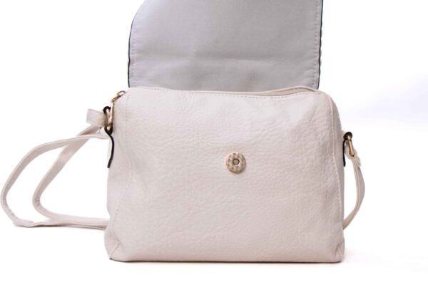 Petit sac bandoulière "Oudannu" avec décoration tréssé sur les deux côtés - Beige clair – Image 5