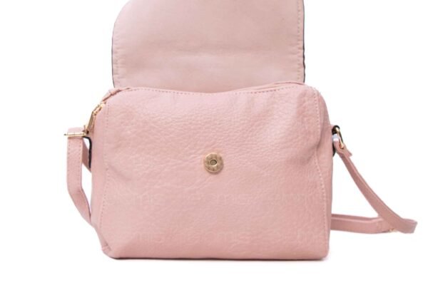 Petit sac bandoulière "Oudannu" avec décoration tréssé sur les deux côtés - Rose pastel – Image 7
